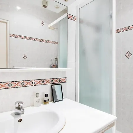 Apartment Beautiful And Bright Near Pigalle